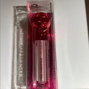 🔴🔴SOLD🔴🔴Karl Lagerfeld lights liquid matte lipstick 🌸